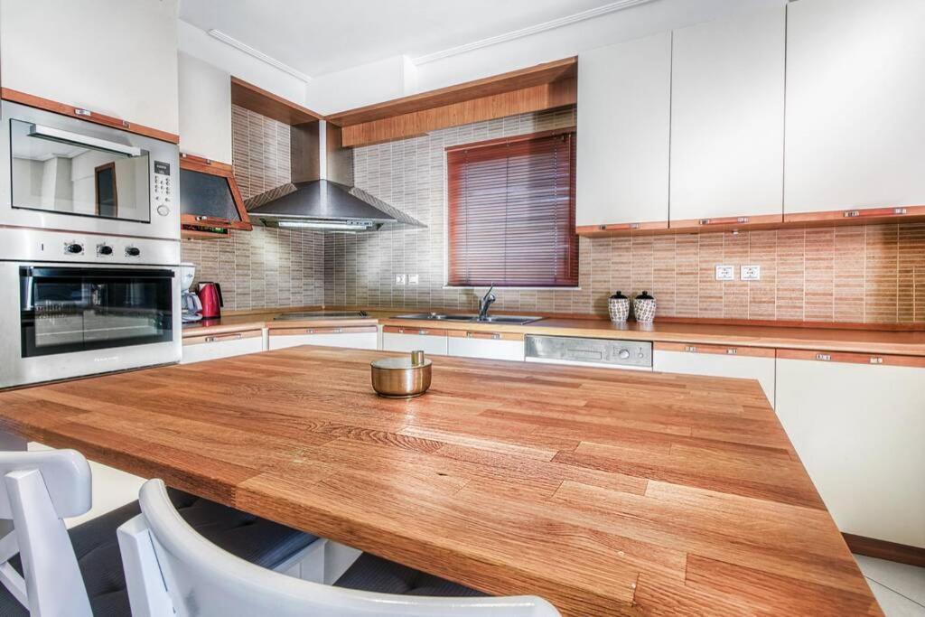 אתונה Spacious Apartment In Glyfada Close To The Sea מראה חיצוני תמונה