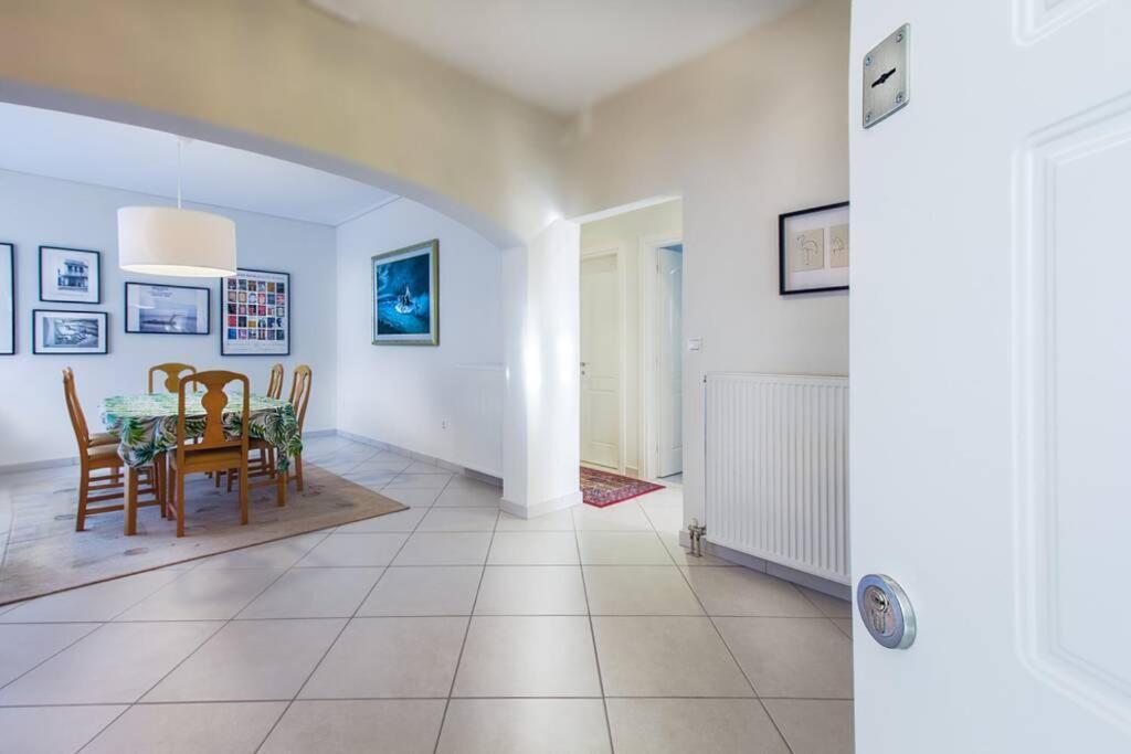 אתונה Spacious Apartment In Glyfada Close To The Sea מראה חיצוני תמונה