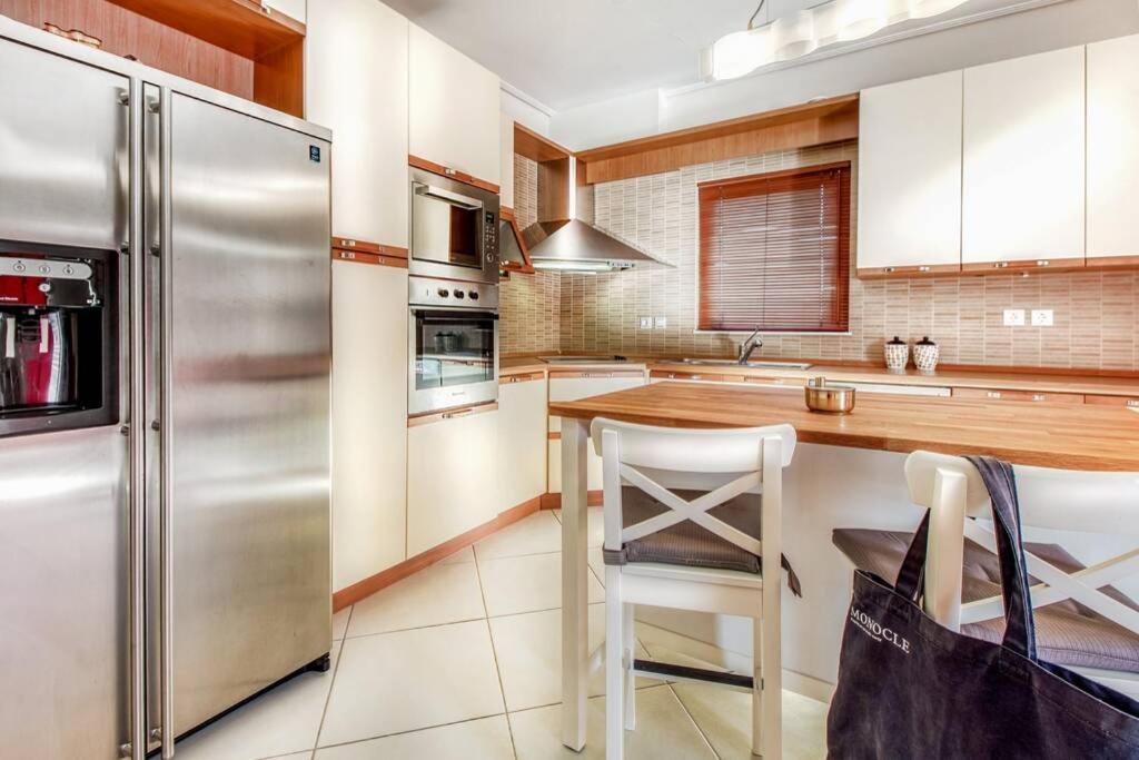 אתונה Spacious Apartment In Glyfada Close To The Sea מראה חיצוני תמונה
