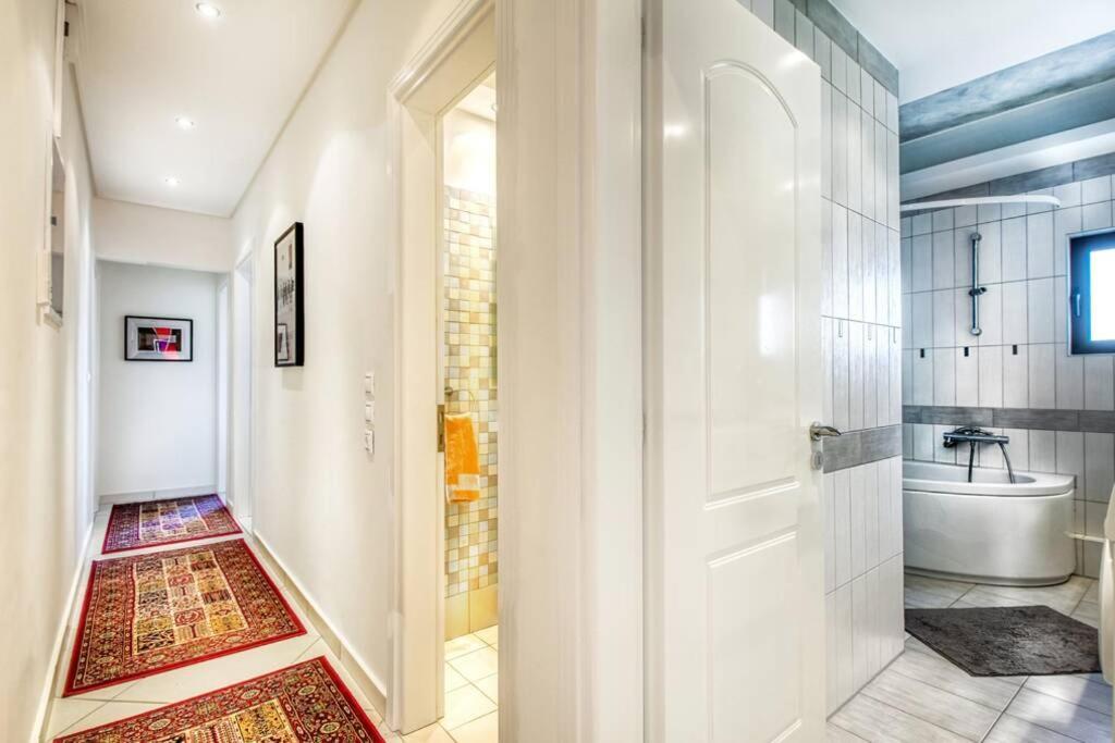 אתונה Spacious Apartment In Glyfada Close To The Sea מראה חיצוני תמונה